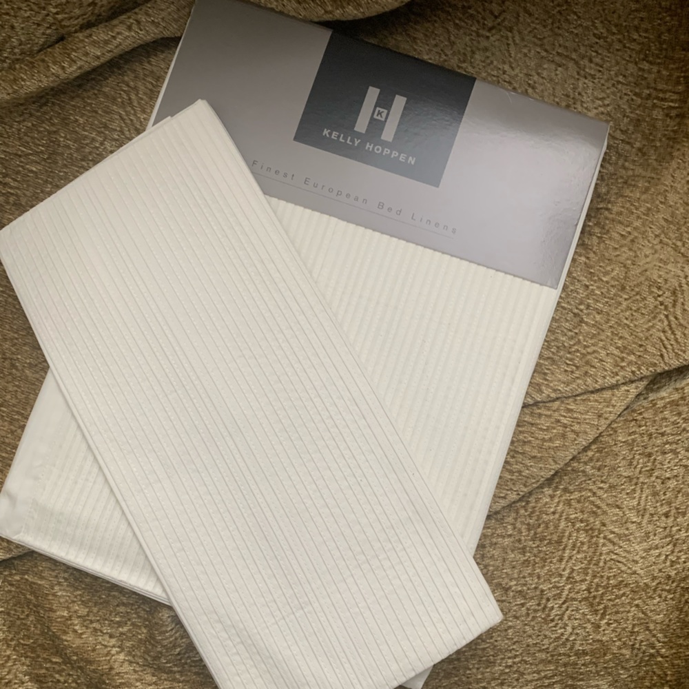 2 Kelly Hoppen Bespoke boudoir shams new in package